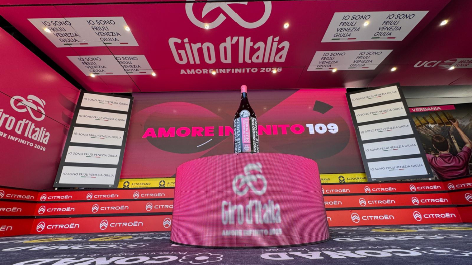 Verbania abbraccia il Giro: vince Bettiol. E vince anche il lago 